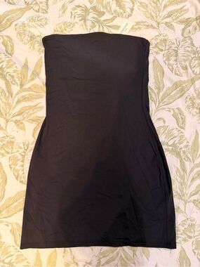 BNWT Aritzia Classic Black Strapless Contour Mini Dress